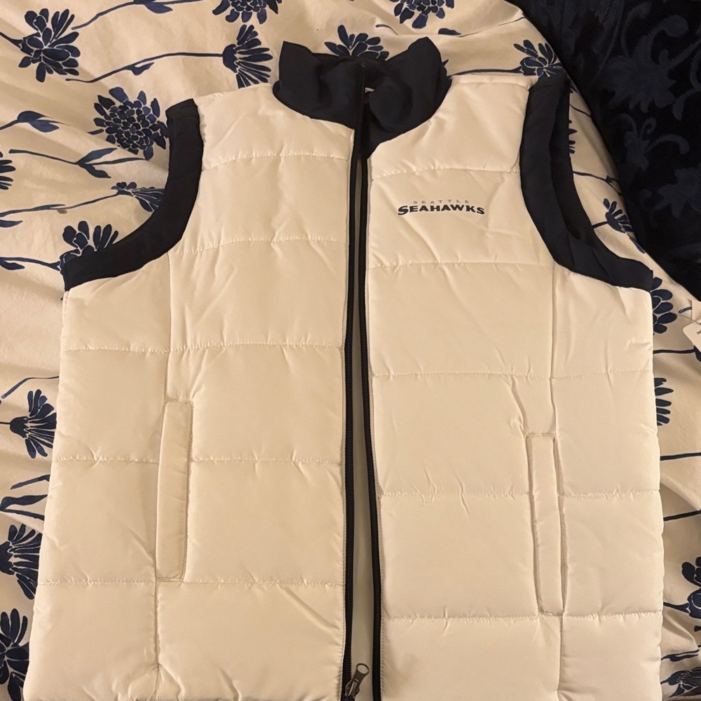 NWT SEAHAWKS FOOTBALL Cream and Navy Puffer Vest